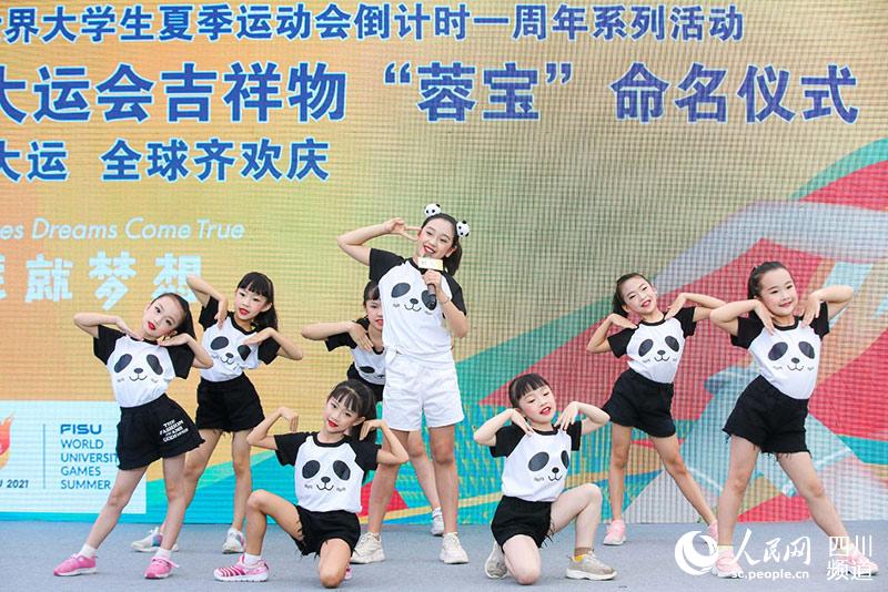 Giant panda Zhima selected as real image for Chengdu 2021 Universiade mascot Rongbao