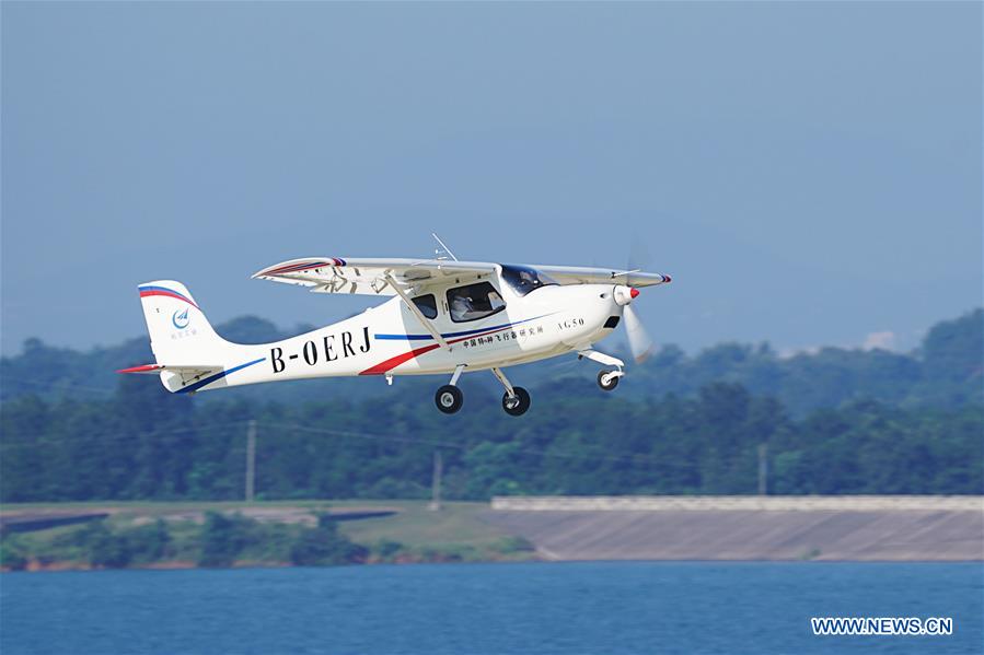 China's new light-sport aircraft completes maiden flight - People's Daily  Online