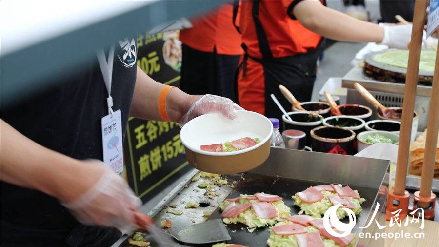 Pancake brands from home and abroad assemble for Beijing festival