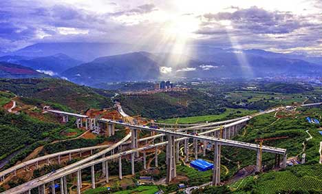 China-Laos railway grand bridge completes closure