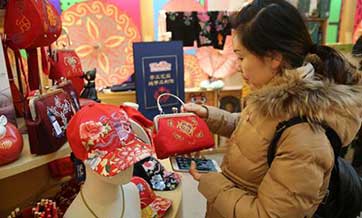 Women of Yi ethnic group in SW China embrace better life by making embroideries