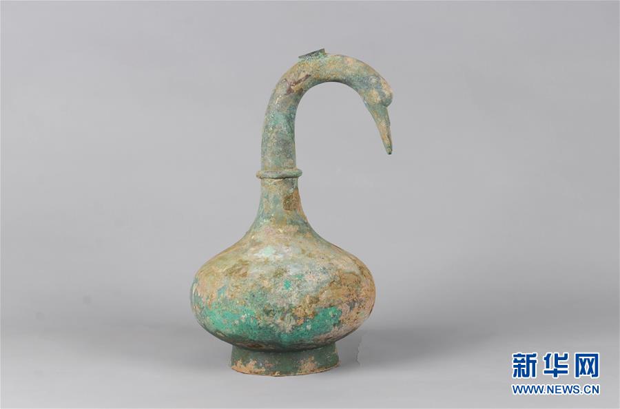The pot in the shape of a swan. (Photo courtesy of Sanmenxia's Institute of Cultural Relics and Archaeology)