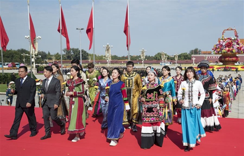 Ceremony presenting flower baskets to deceased national heroes held to mark Martyrs' Day