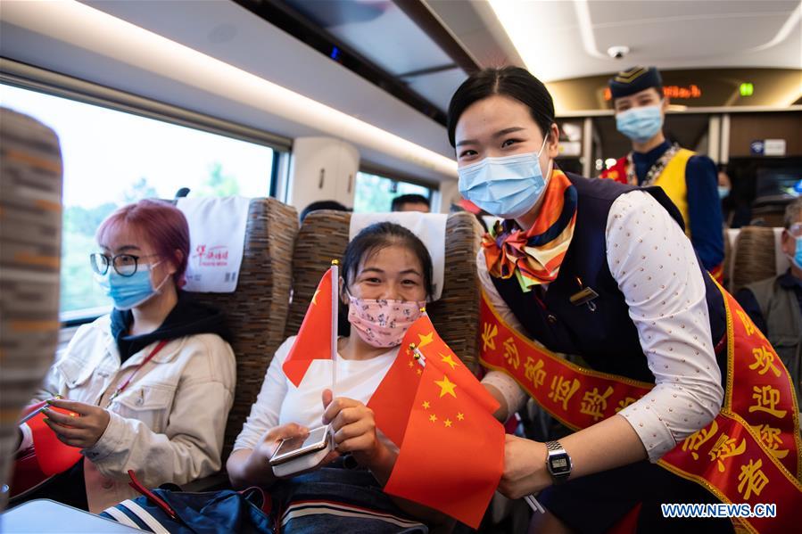 National Day, Mid-Autumn Festival celebrated on Fuxing bullet train