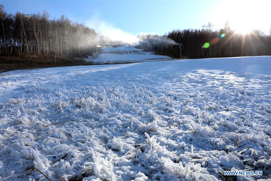 Ski fields in Hebei getting ready for skiing season as temperature drops