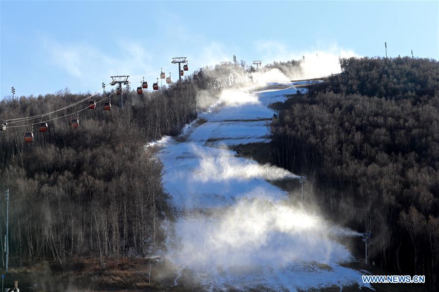 Ski fields in Hebei getting ready for skiing season as temperature drops