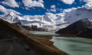Scenery of Sapukonglagabo Mountain in Biru County, Tibet