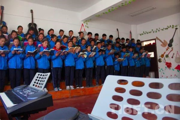 School choir brings more possibilities for future to middle school students in SW China’s Qamdo