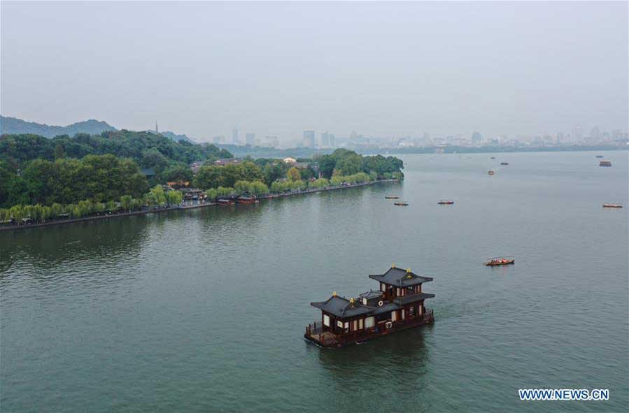 Autumn scenery of West Lake scenic area in Hangzhou