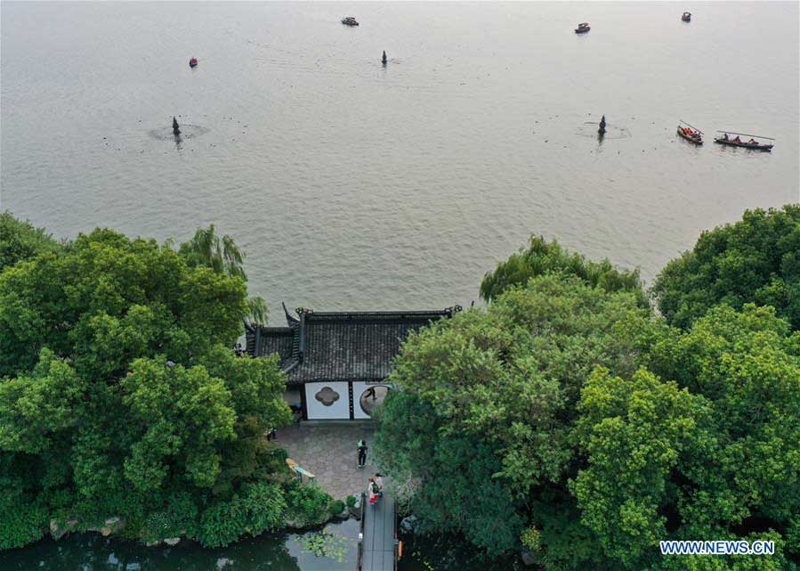 Autumn scenery of West Lake scenic area in Hangzhou