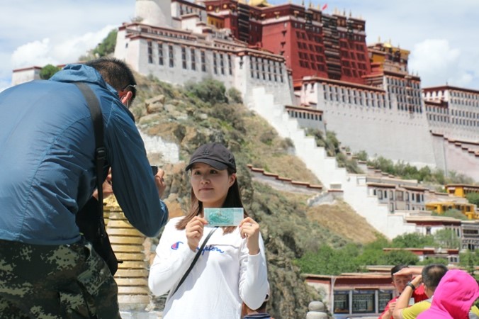 China's Tibet eradicates absolute poverty