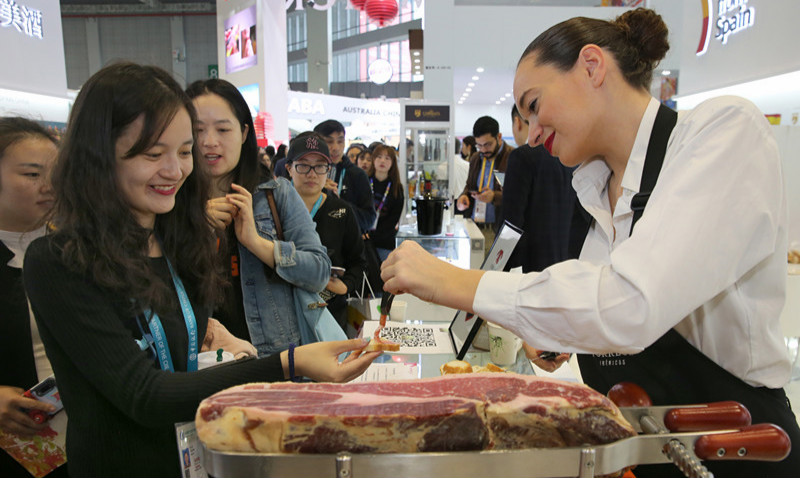 CIIE brings various delicious foods from all over the world to Chinese consumers