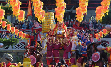 Statue of Chinese sea goddess Mazu lifted for parade in Fujian