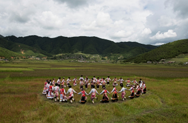 Young man returns to hometown in mountainous area of SW China’s Yunnan to become teacher after graduation from college