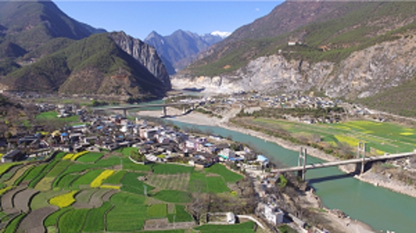 Young man returns to hometown in mountainous area of SW China’s Yunnan to become teacher after graduation from college