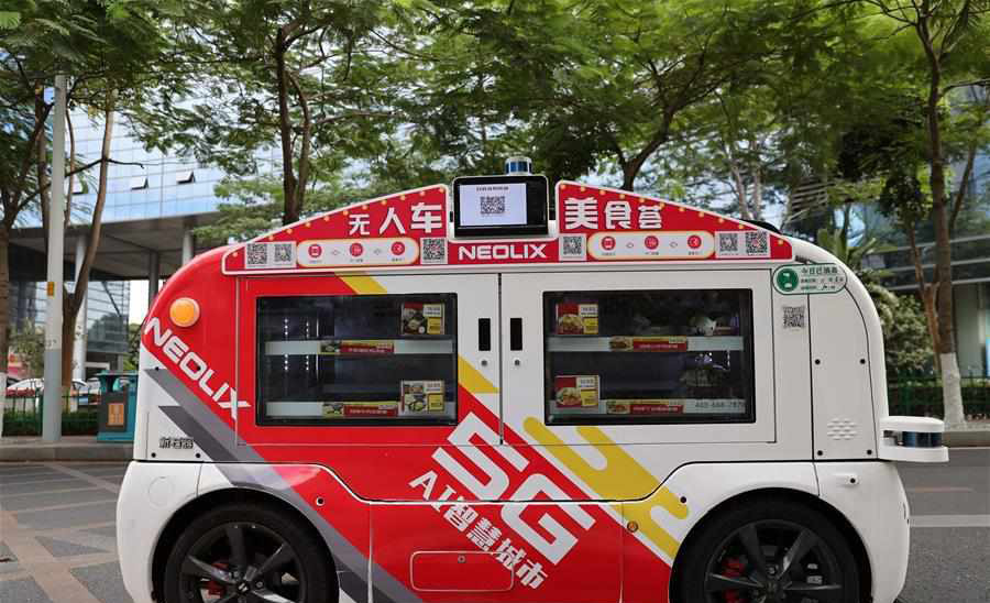 Unmanned food delivery vehicles put into use in Xiamen, Fujian