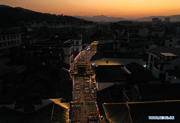 Night market helps boost local economy in small town of Zhejiang