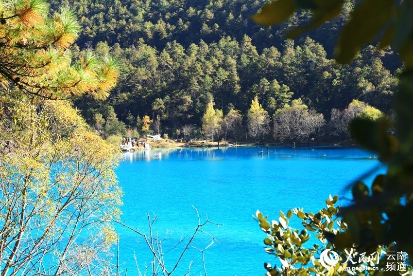 Village in Yunnan boosts tourism and protects environment through wedding photo industry