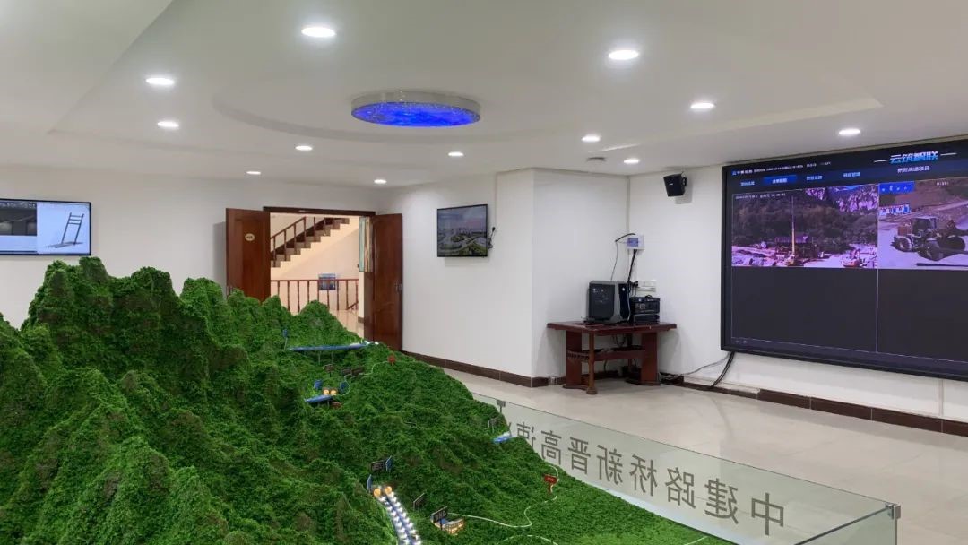 High-tech system makes tunnel construction easier, smarter in central China