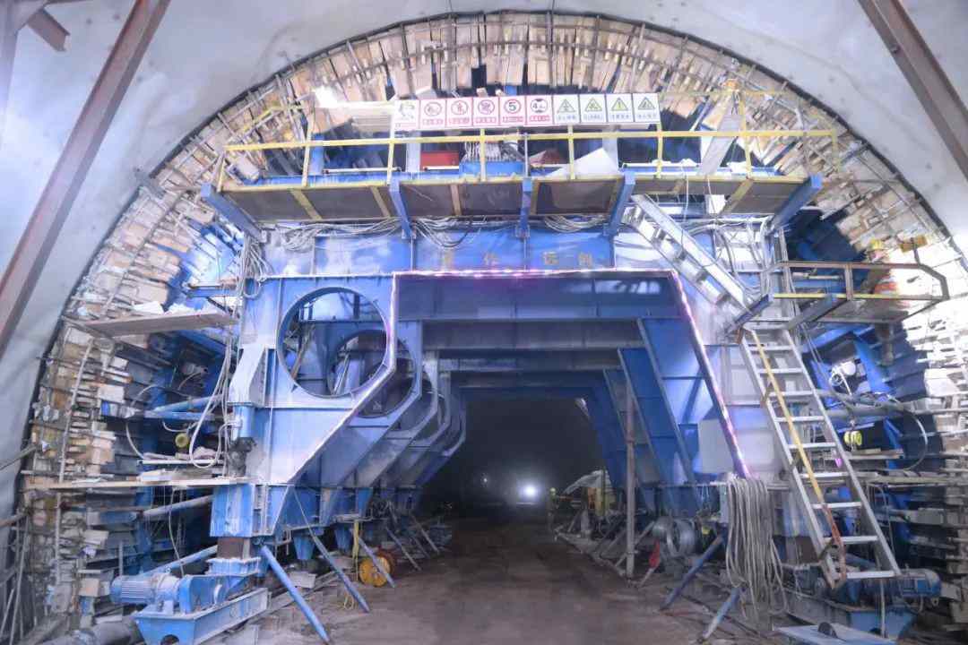 High-tech system makes tunnel construction easier, smarter in central China