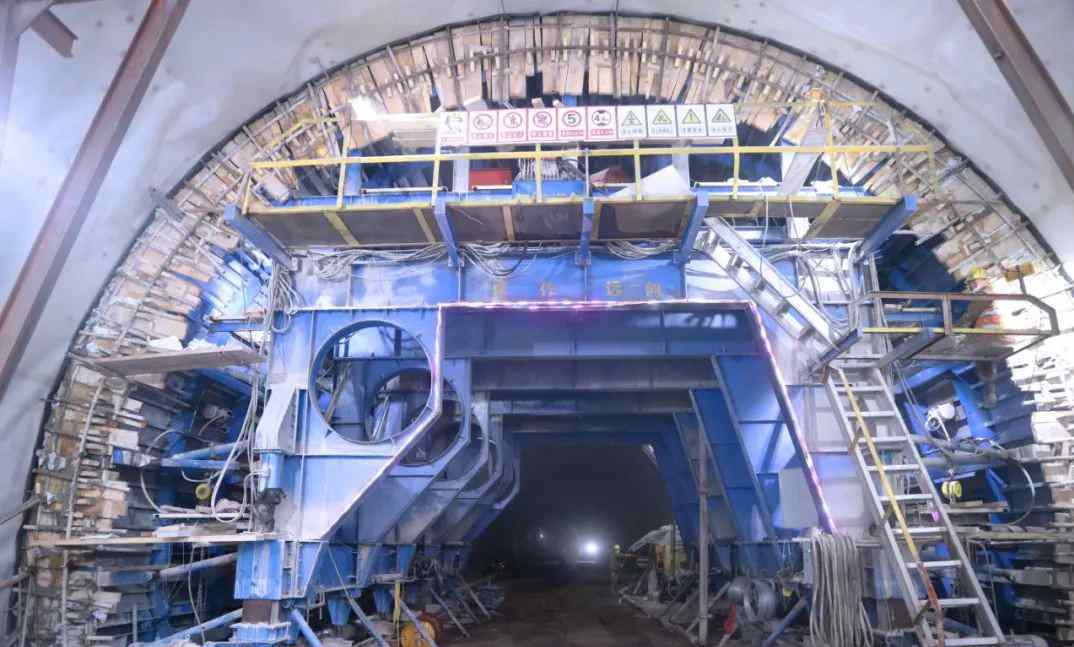 High-tech system makes tunnel construction easier, smarter in central China