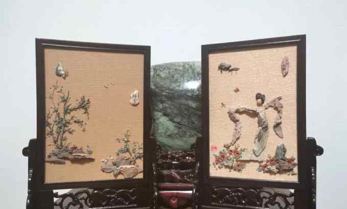 China's post-90s girl presents Gobi beauty with rock art painting 