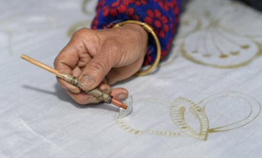 Traditional craftsmanship in SW China's Guizhou helps local villagers increase their income