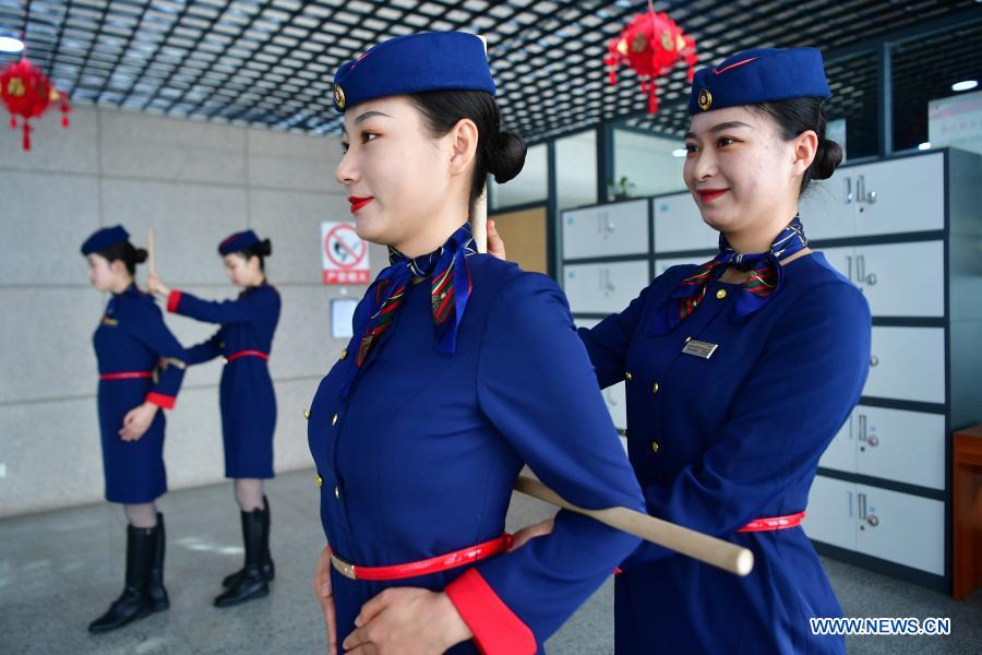 Train crew members attend etiquette training in Ningxia