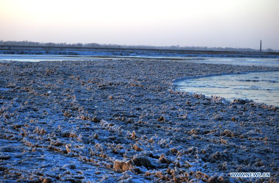 Winter scenery of Yellow River's middle reaches in Dalad Banner, N China