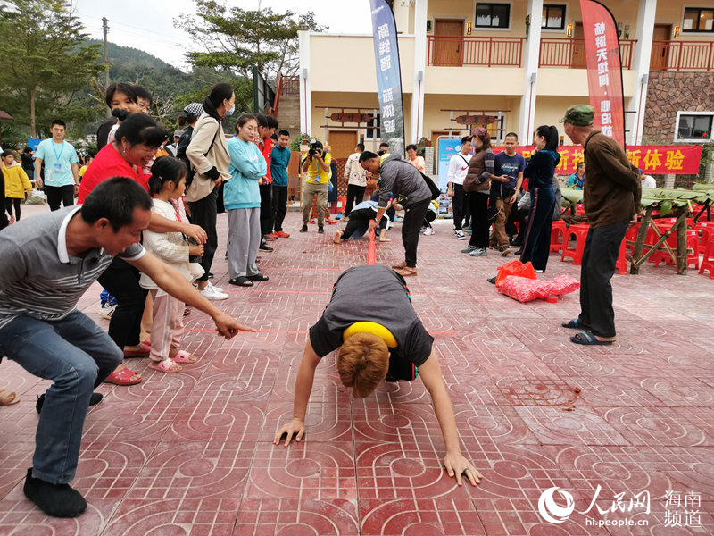 Ethnic minority village holds activities to promote tourism in Hainan