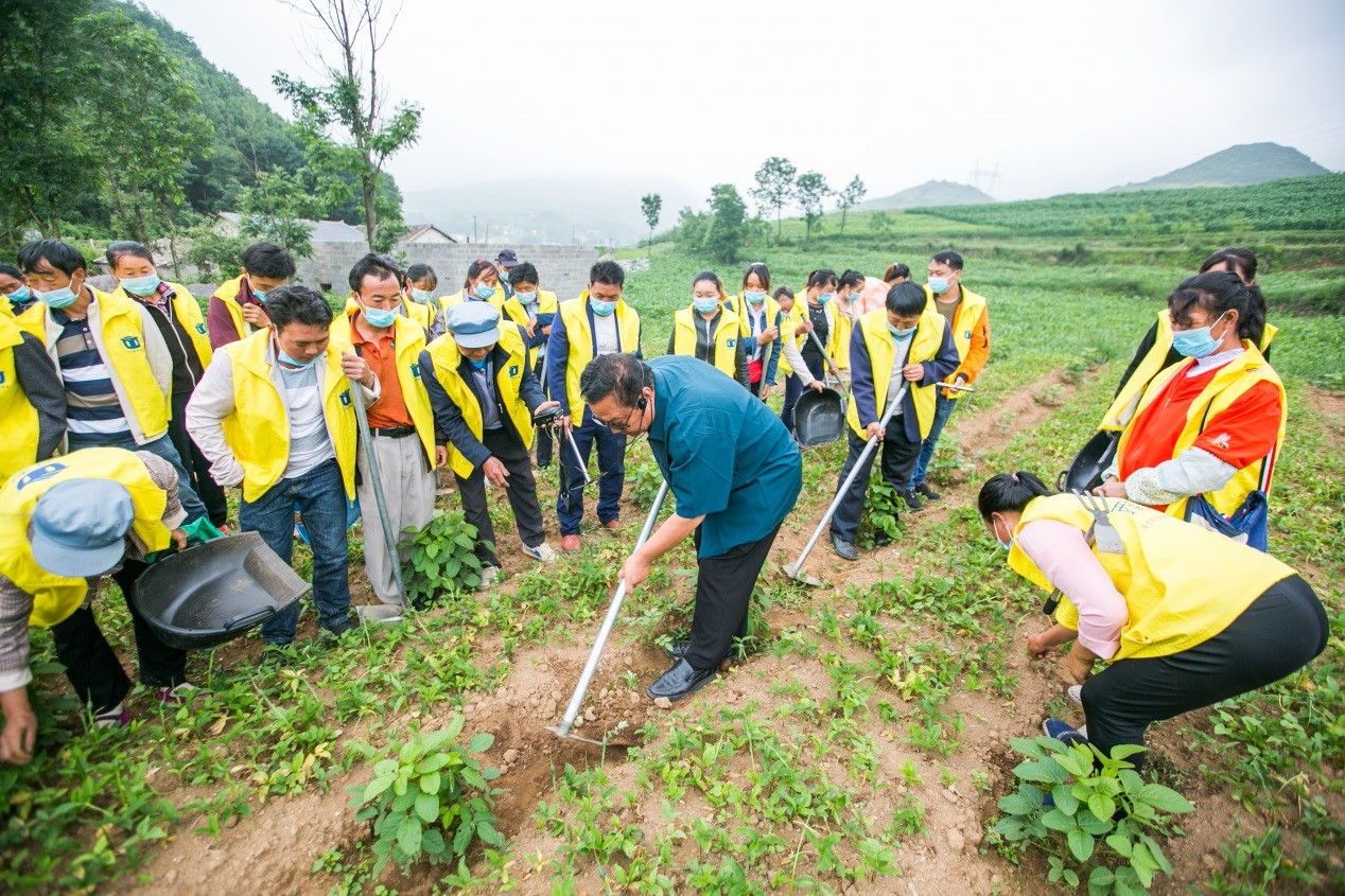 SOEs in Guangzhou initiate customized classes to help combat poverty in SW China’s Bijie