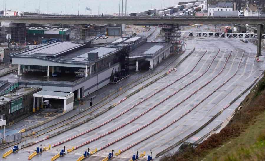 Lorry drivers to have rapid tests to unblock UK-France trade