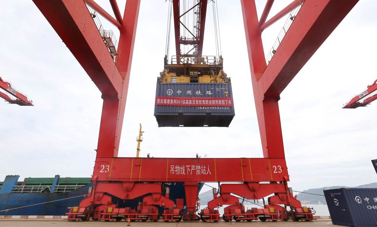 Land-sea trade corridor activates new development of western China