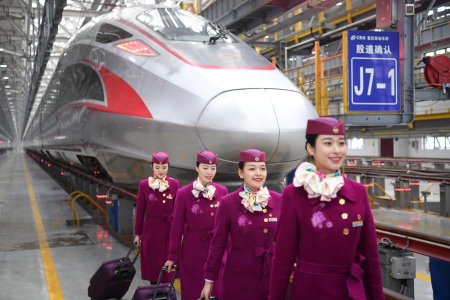 Fuxing bullet train CR400AF makes debut in Chongqing