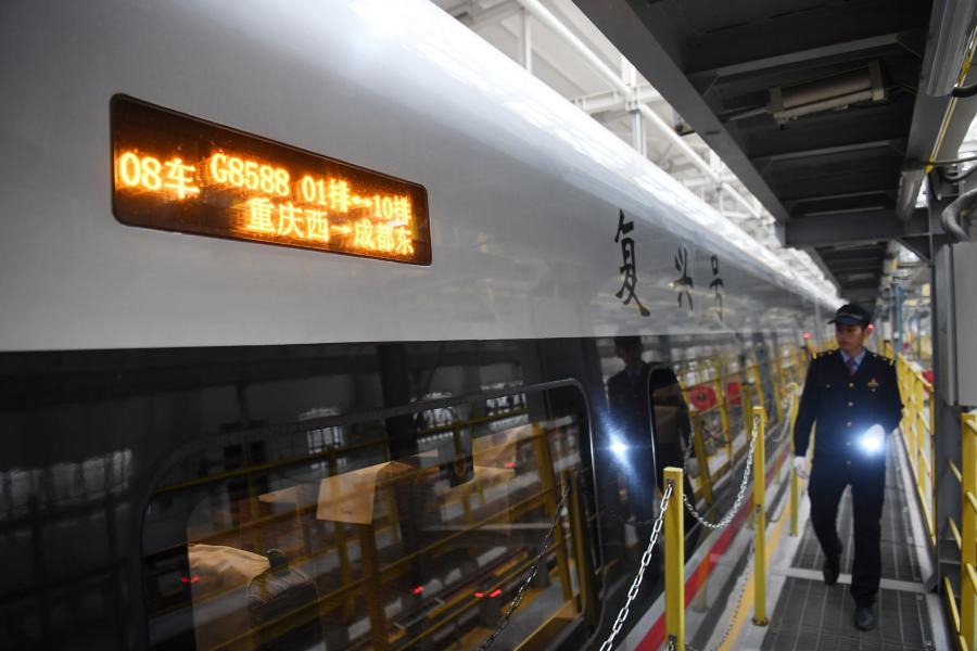 Fuxing bullet train CR400AF makes debut in Chongqing