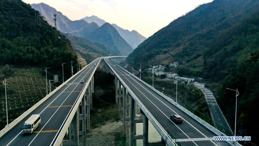 Highway linking Ankang City, Langao County opens to traffic