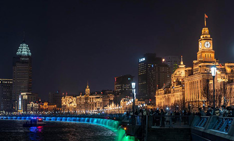 People enjoy light show in Shanghai
