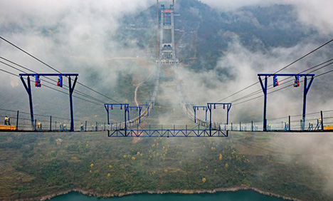 Kaizhou Lake grand bridge under construction in SW China