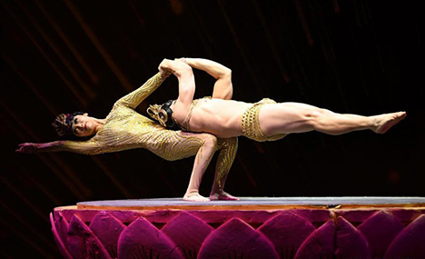 Acrobatic rendition of "The Swan Lake" staged in Fuzhou