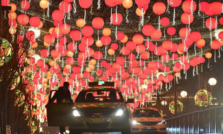 Light decorations for upcoming Spring Festival in Xi'an