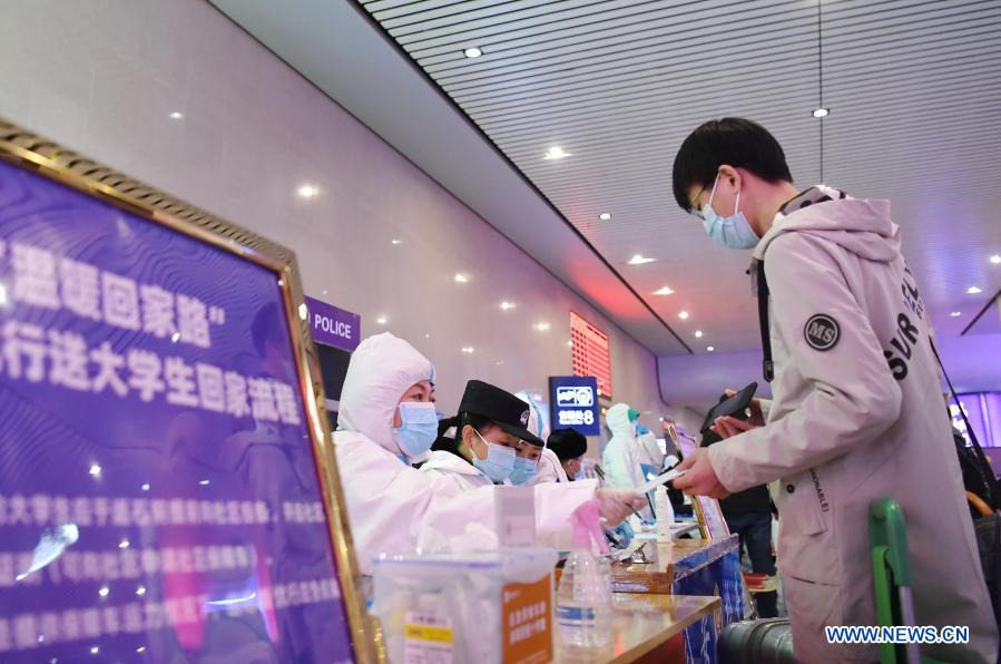 Volunteer drivers provide free rides to travellers amid COVID-19 pandemic in Shijiazhuang