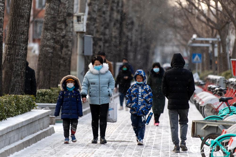 Beijing embraces first snow of 2021