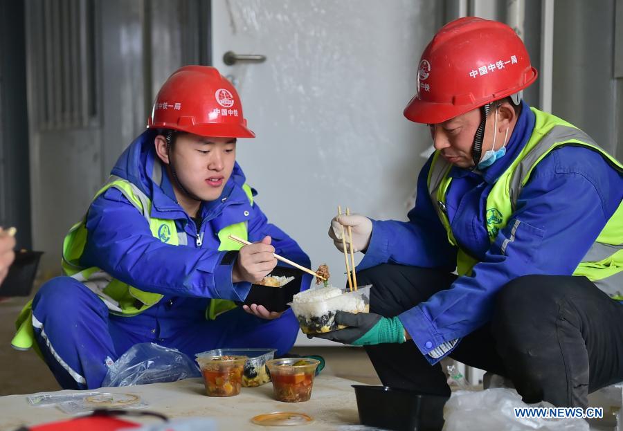 Pic story: father and son in construction site of COVID-19 quarantine center
