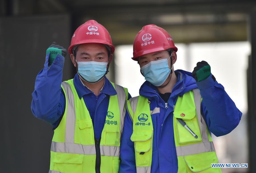 Pic story: father and son in construction site of COVID-19 quarantine center