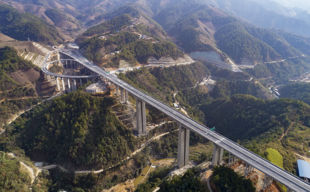 Expressway opens to traffic in SW China’s Yunnan province