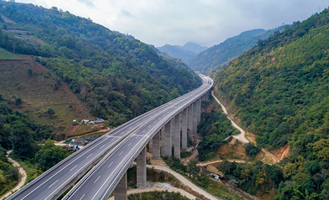 Expressway opens to traffic in SW China’s Yunnan