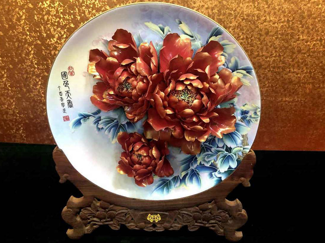 Everlasting beauty of the peony: peony porcelain master breathes new life in traditional culture