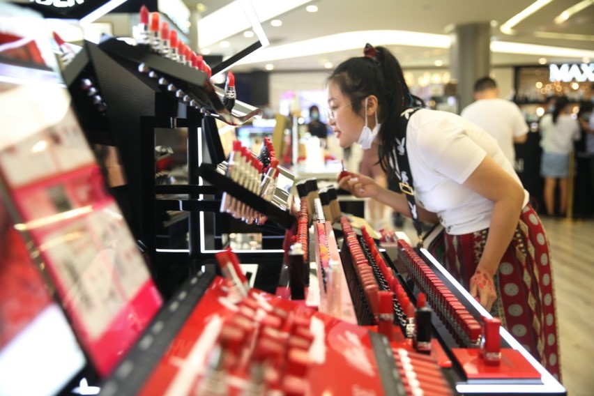 Young people become major driver of consumption upgrading in China