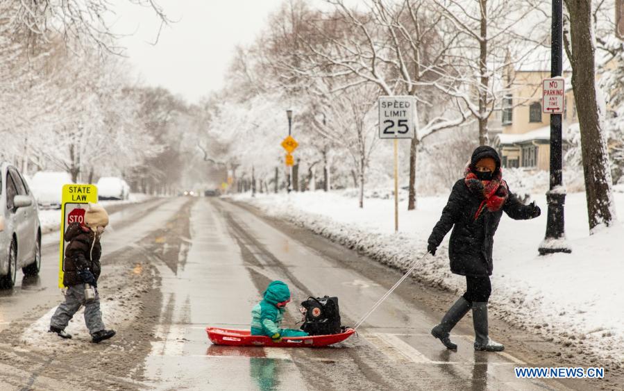 Winter storm hits U.S. Chicago area
