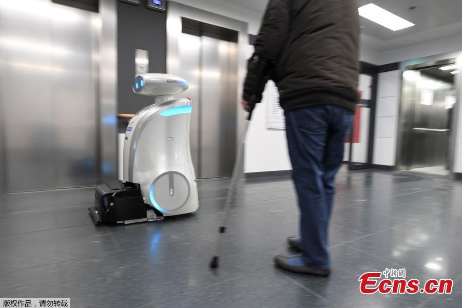 German robot helps with hospital cleaning